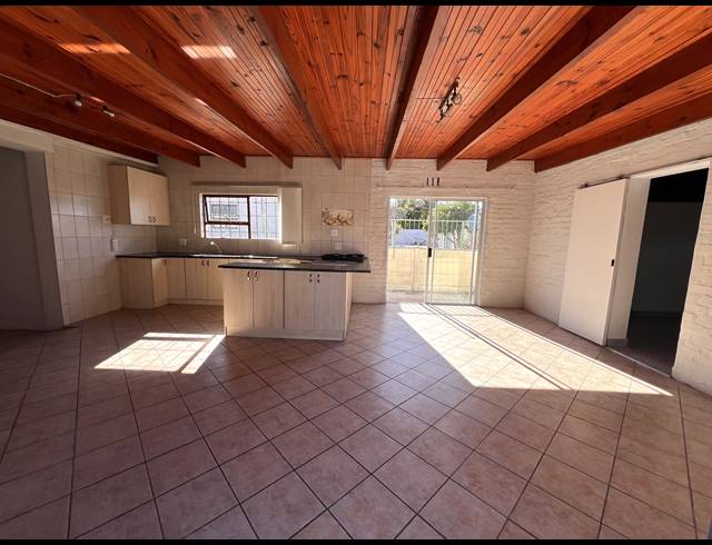 2 BEDROOM APARTMENT TO LET IN TABLE VIEW